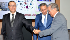 Cérémonie de signature de 2 contrats de performance relatifs aux écosystèmes aéronautiques à Rabat, le 28 juillet 2015